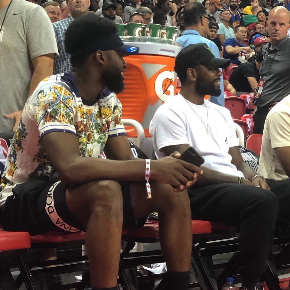 龚翔宇放飞自我成搞笑女！江苏3大位置调整，14人名单呼之欲出（龚翔宇笑点拉满成梗王，江苏三处调整，14人名单即将揭晓）