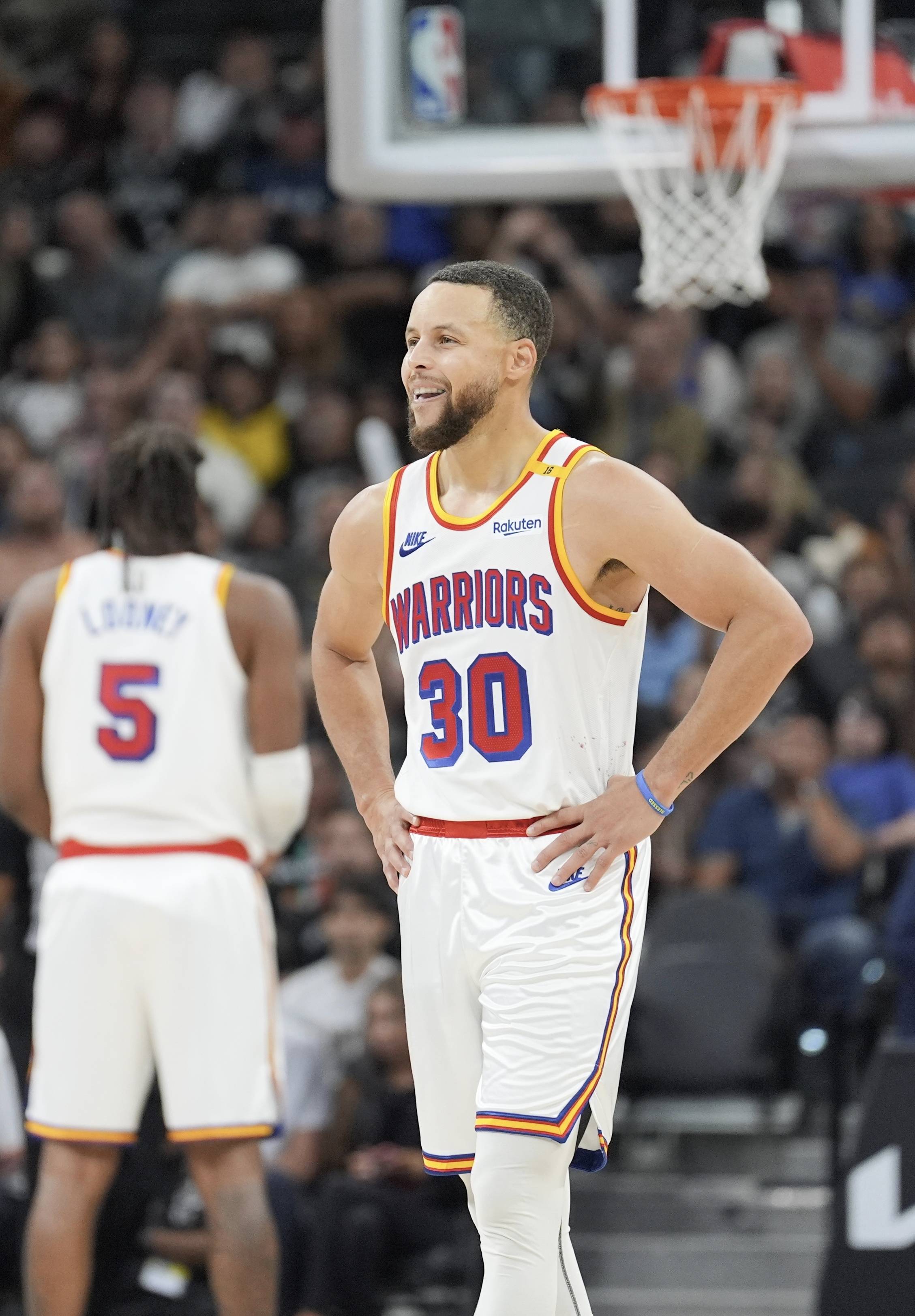 维维亚诺：孔蒂总是在抱怨，从来没有什么能让他满意（维维亚诺：孔蒂总爱抱怨，几乎没有什么能令他满意）