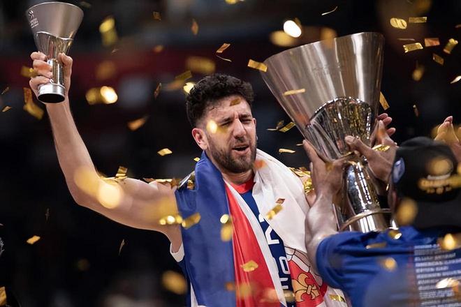 安帅：二进宫皇马是我自荐去的；不明白为什么会有人质疑贝林（安切洛蒂：重返皇马由我自荐；不理解为何有人质疑贝林厄姆）