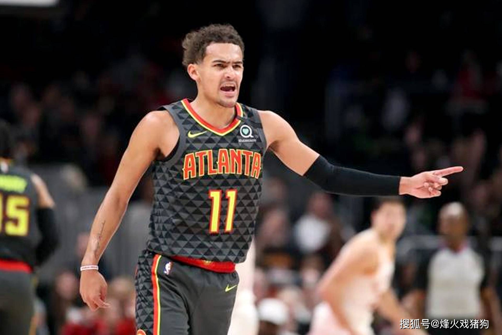 雷霆靠团队篮球获大胜（雷霆凭借团队配合大胜）