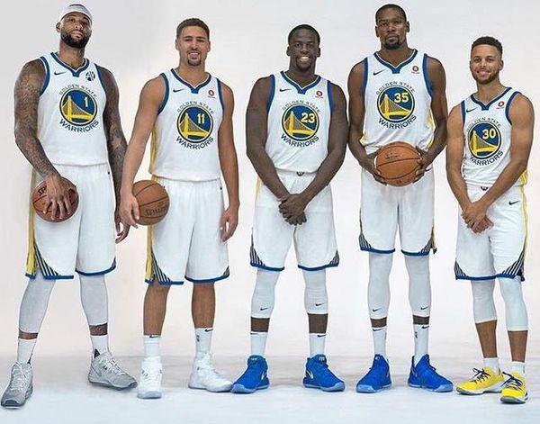 麦克阿瑟FCvs大埔亚冠赛前为香港大埔火灾遇难者...（亚冠赛前：麦克阿瑟FC对阵大埔，向香港大埔火灾遇难者致哀）