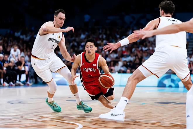 米体：专家无法找到邓弗里斯脚踝疼痛原因，检查并未发现损伤（米体：邓弗里斯脚踝疼痛原因成谜，检查未见损伤）