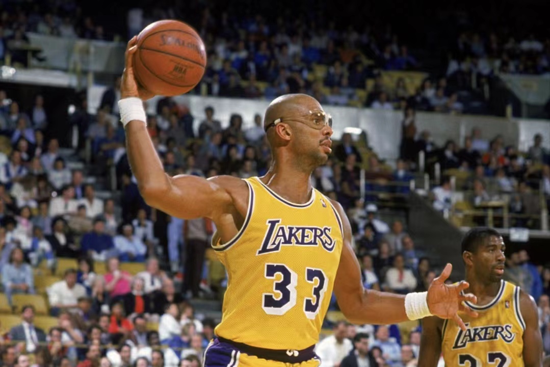 他是最被低估的球员之一（他是最被忽视的球员之一）